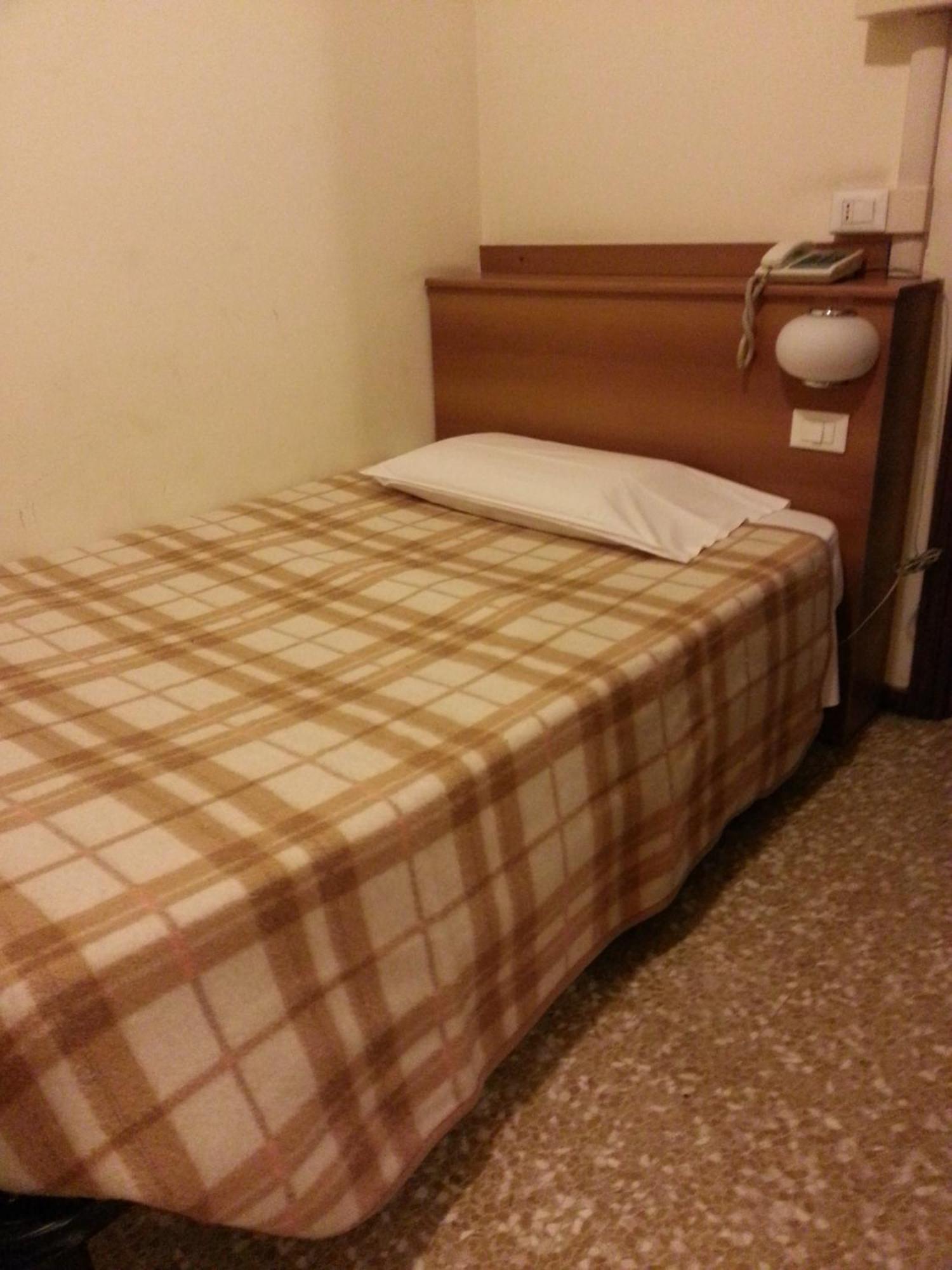 Hotel Lombardia Seveso エクステリア 写真