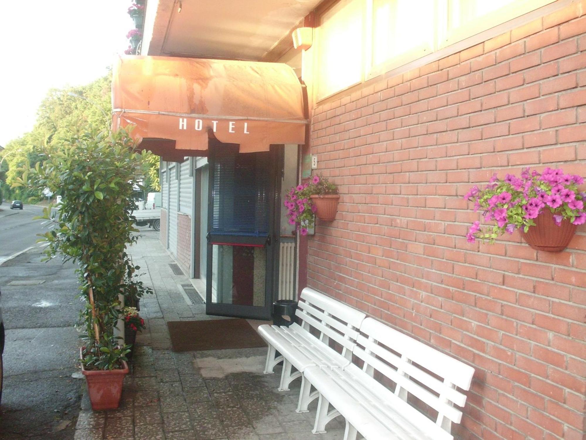 Hotel Lombardia Seveso エクステリア 写真