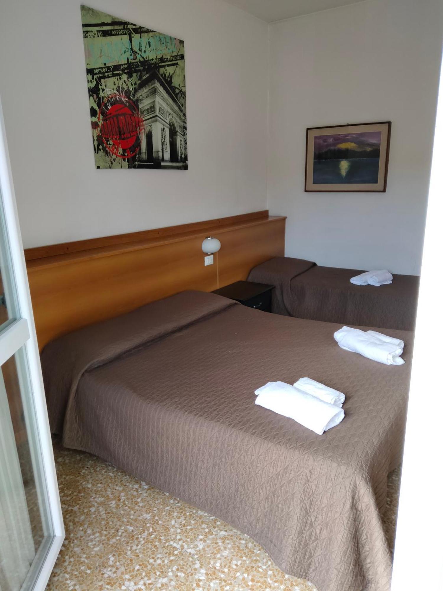 Hotel Lombardia Seveso エクステリア 写真