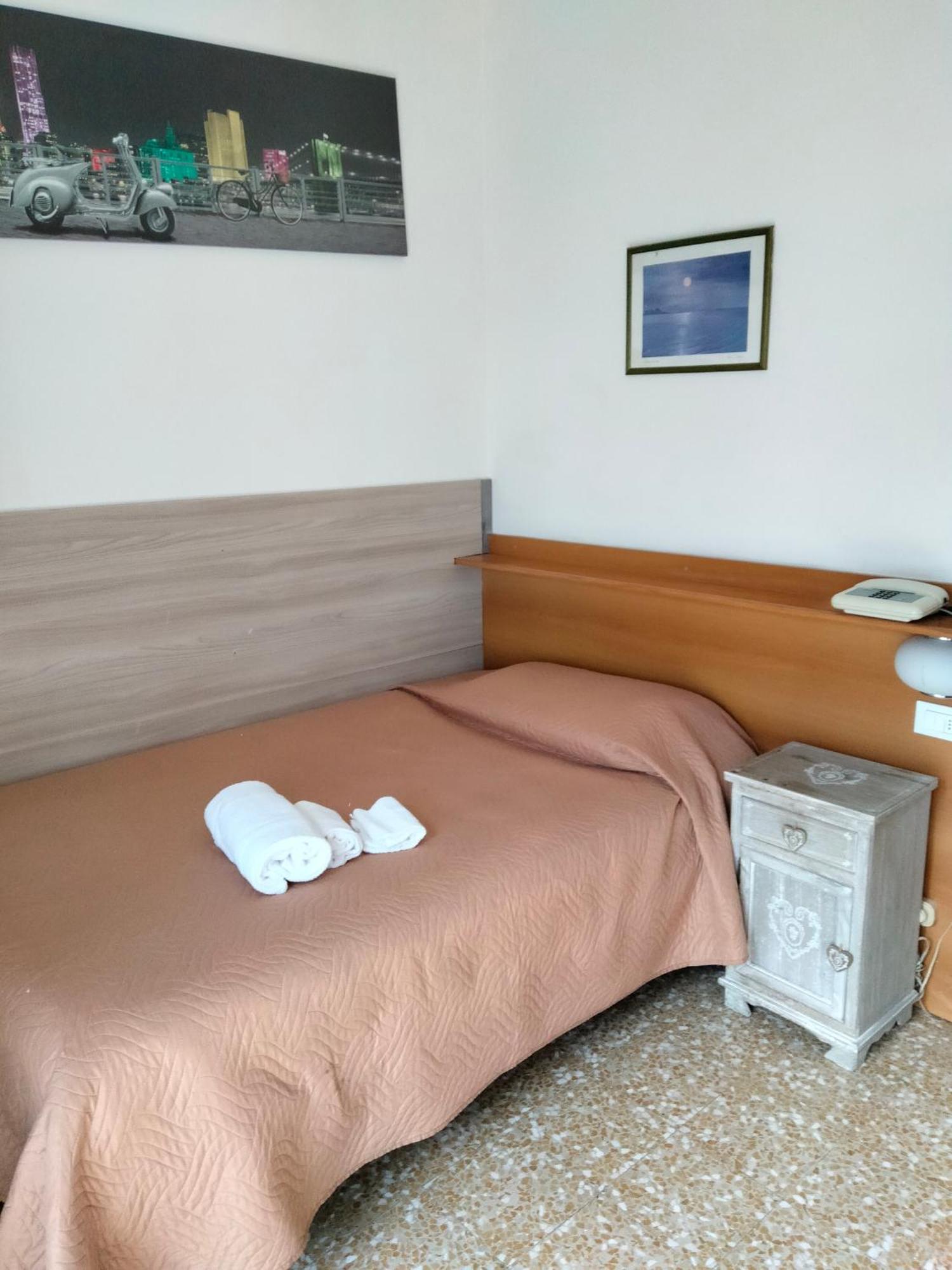 Hotel Lombardia Seveso エクステリア 写真