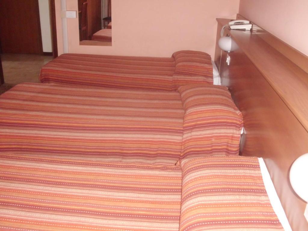Hotel Lombardia Seveso エクステリア 写真