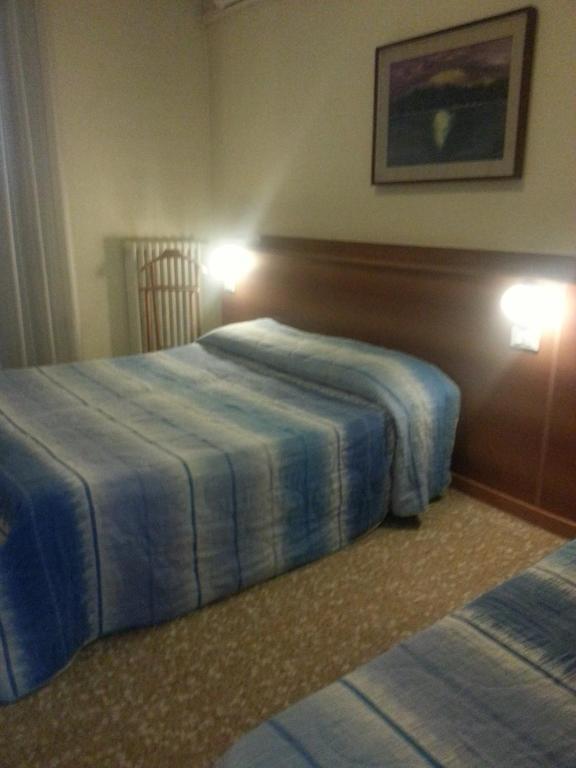 Hotel Lombardia Seveso エクステリア 写真