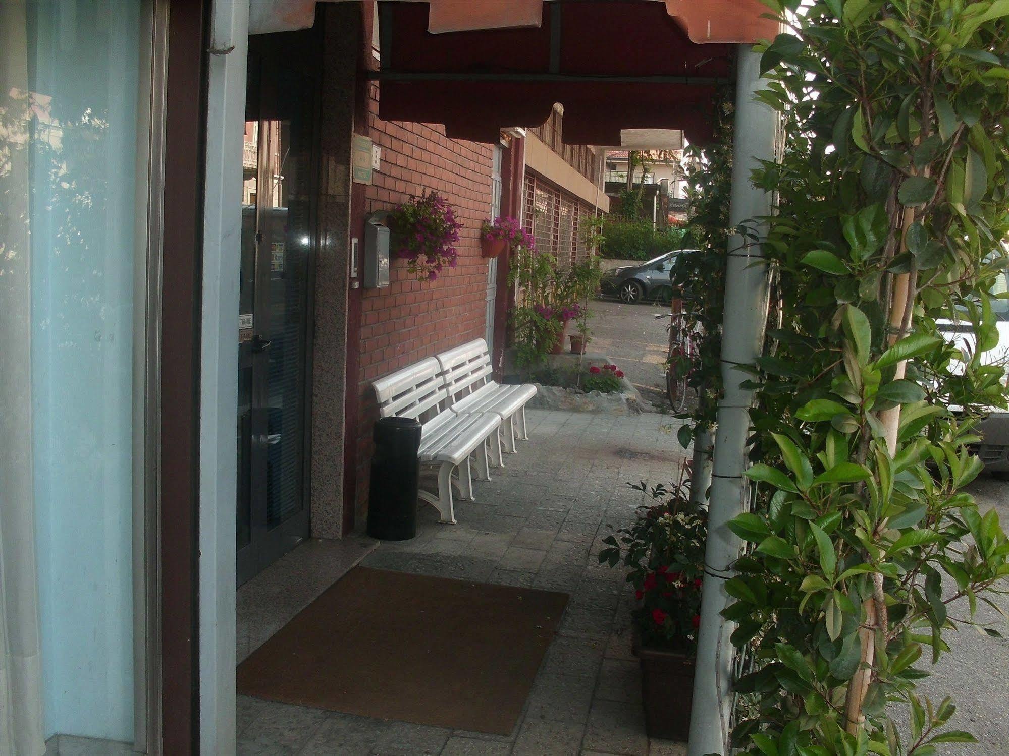 Hotel Lombardia Seveso エクステリア 写真