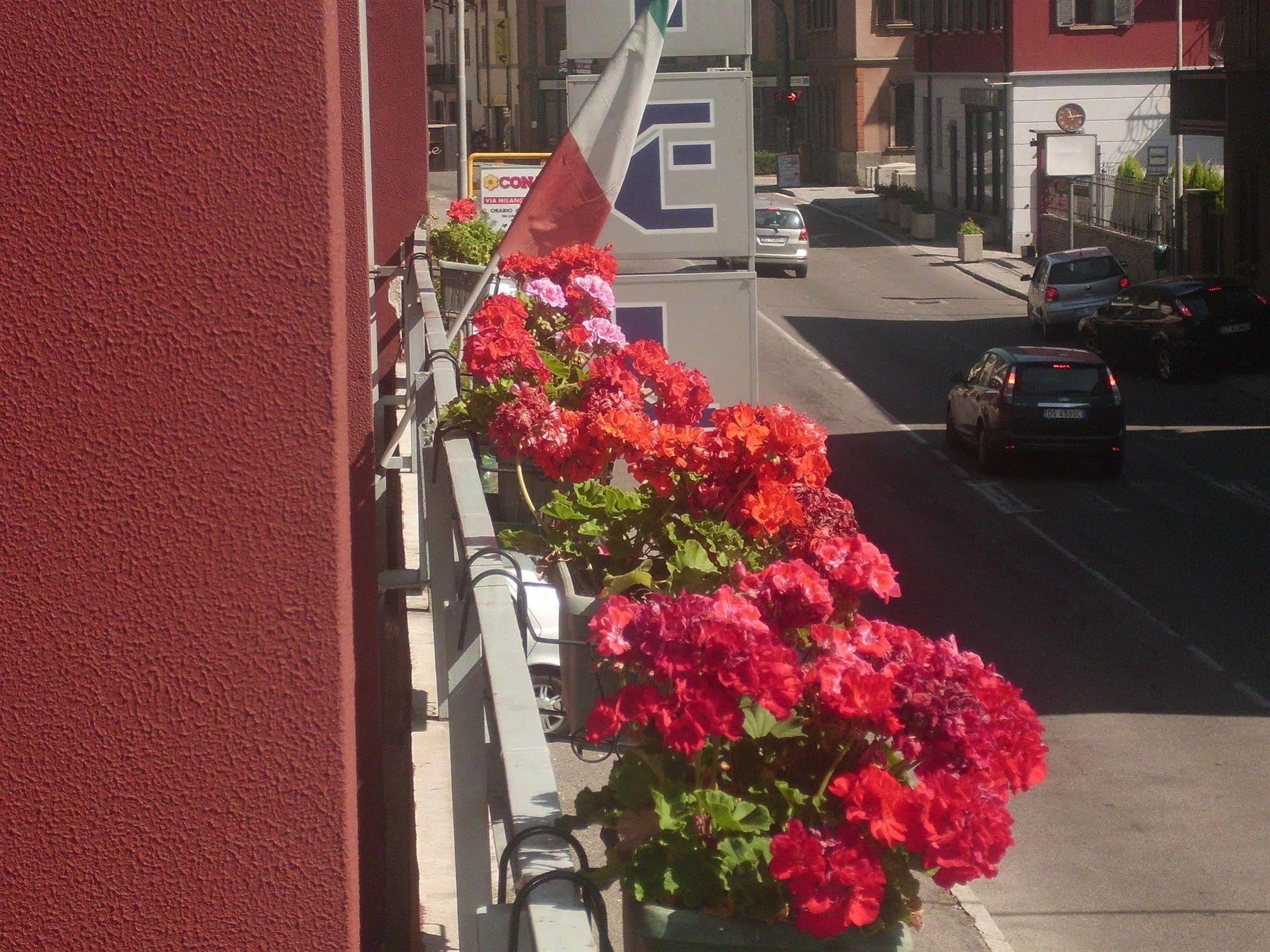 Hotel Lombardia Seveso エクステリア 写真
