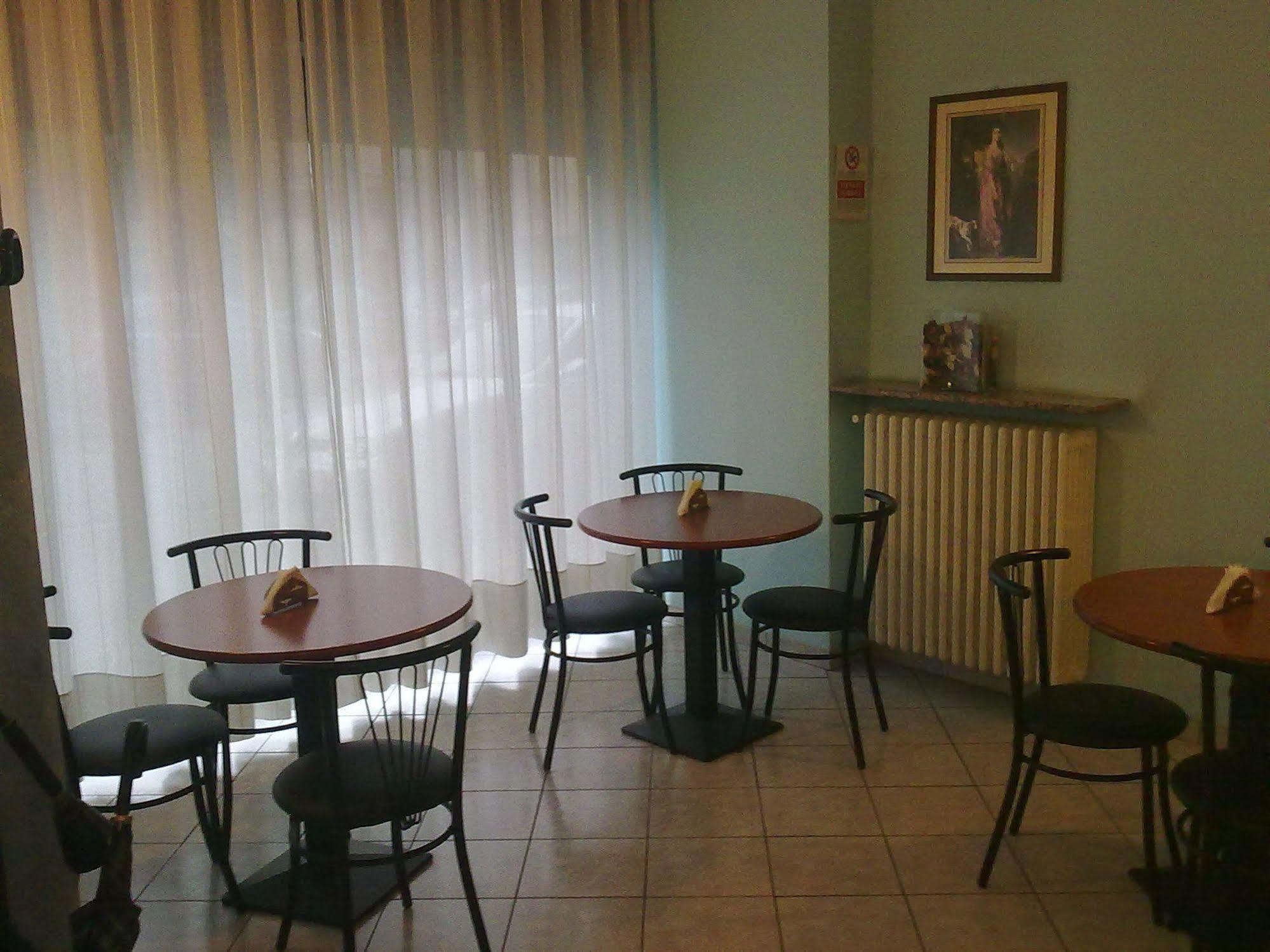 Hotel Lombardia Seveso エクステリア 写真